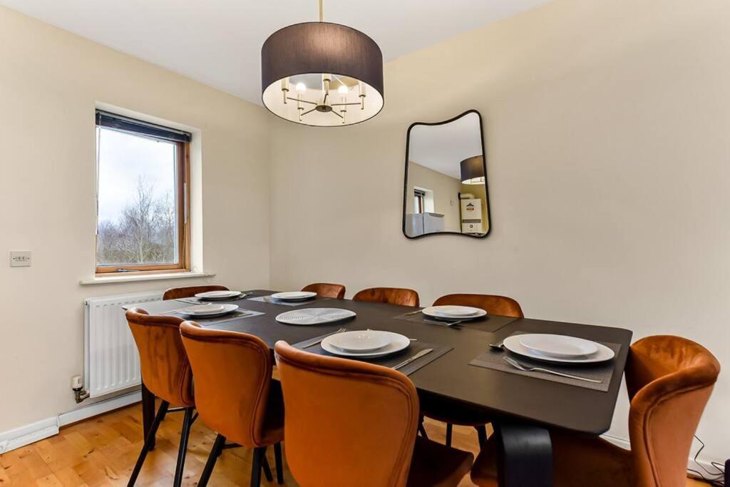 Apartment Large Group & Contractor Booking! Duplex W/parking