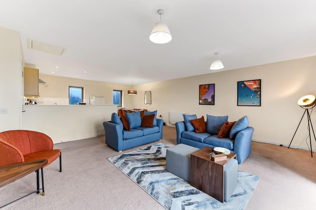 Large Group & Contractor Booking! Duplex W/parking Milton Keynes