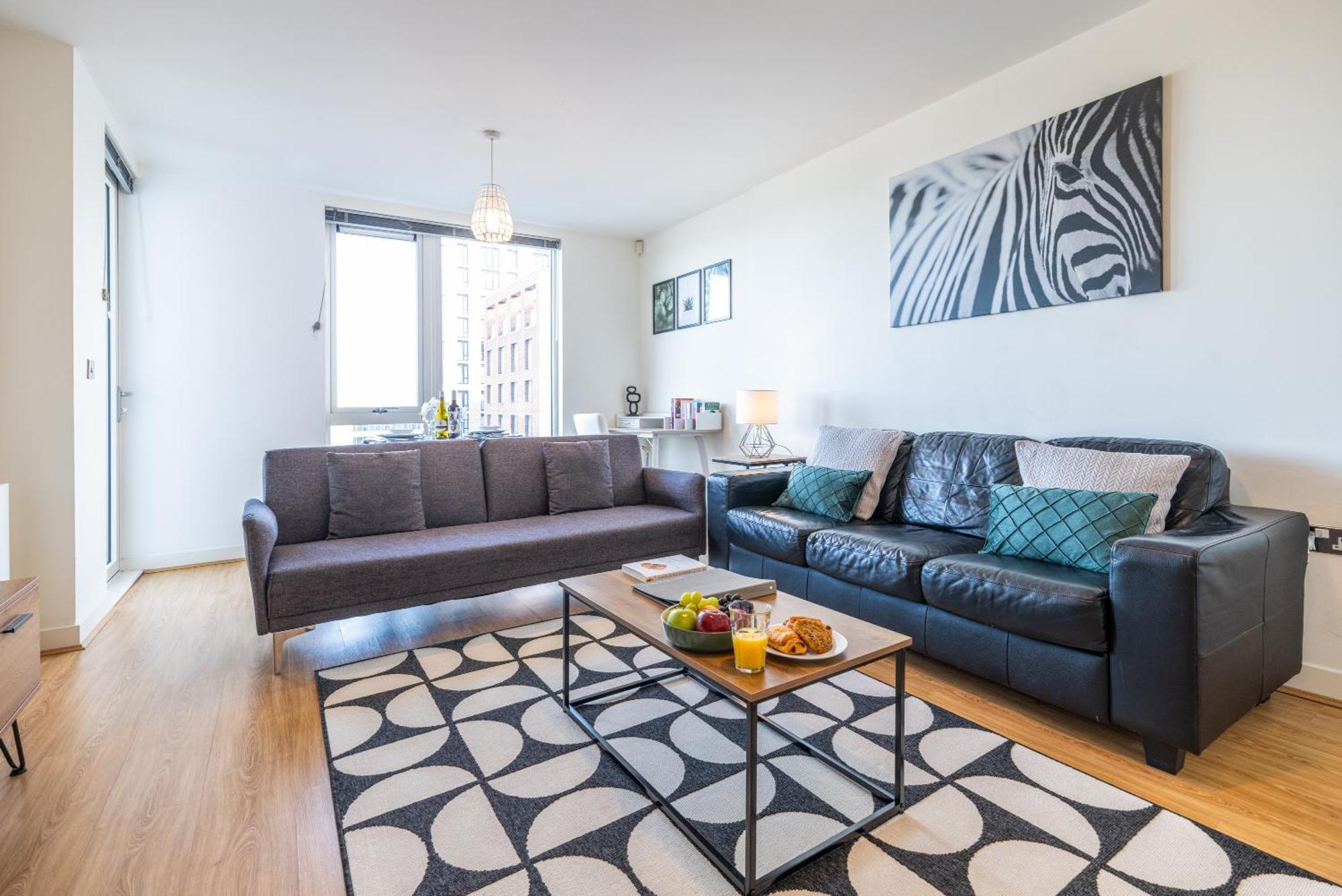 Brightleap Centre: Stylish Home-away With Smart Amenities Apartment *