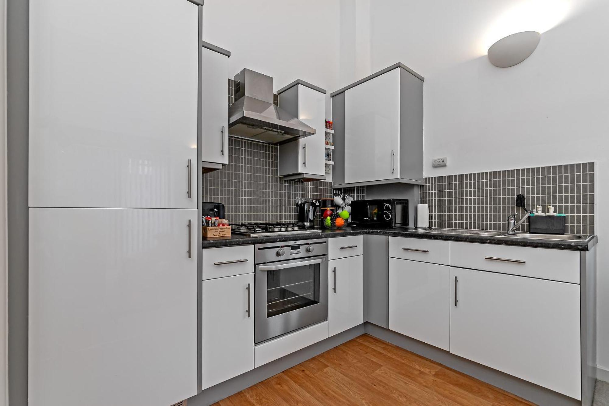 Urban Oasis: Stylish 2-bedroom With Patio Near City Centre Milton Keynes