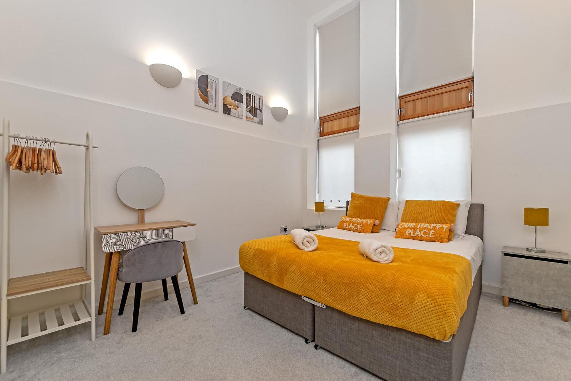 Urban Oasis: Stylish 2-bedroom With Patio Near City Centre * Milton Keynes