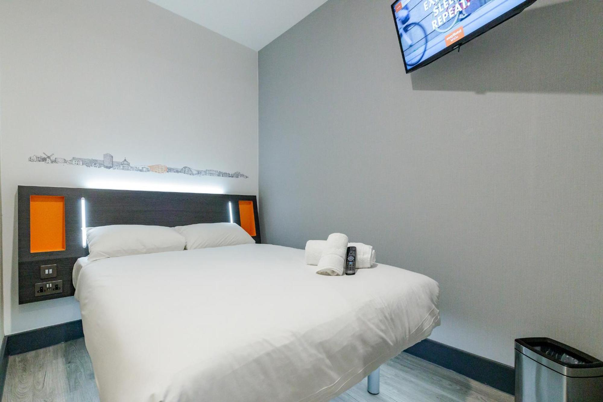 Easyhotel