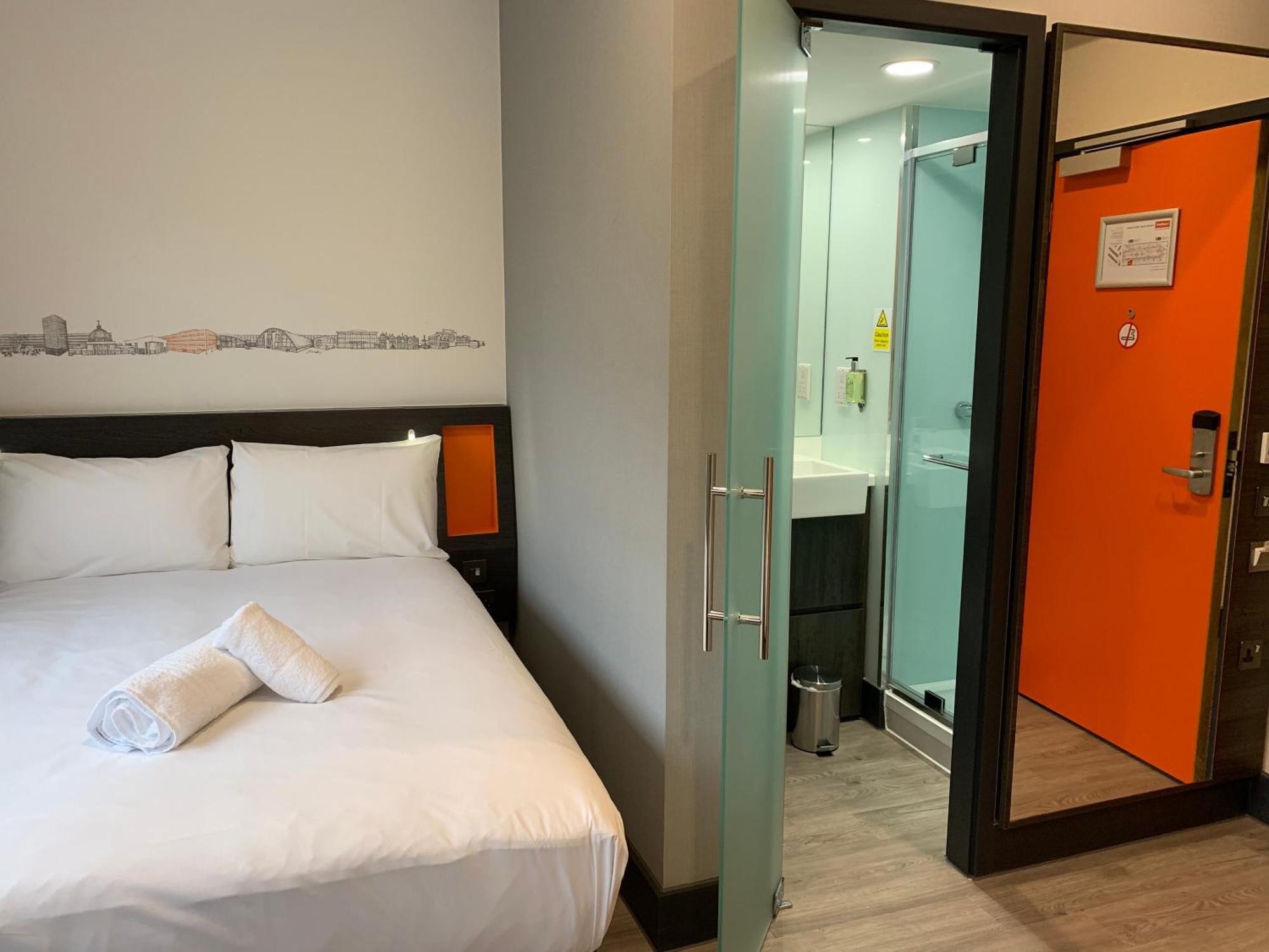 Hotel Easyhotel 3*