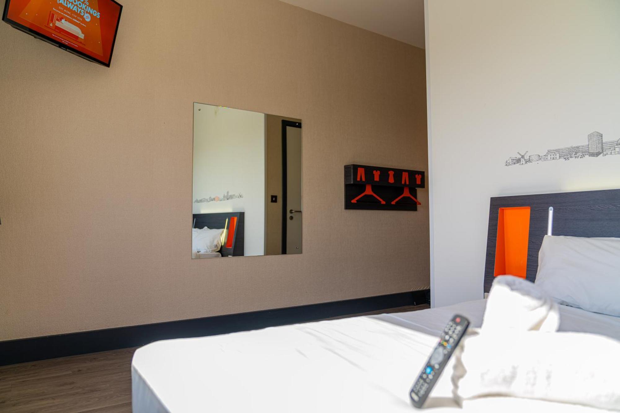 Easyhotel