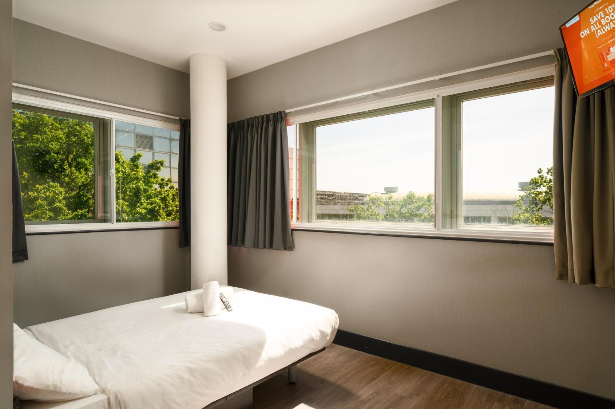 Easyhotel