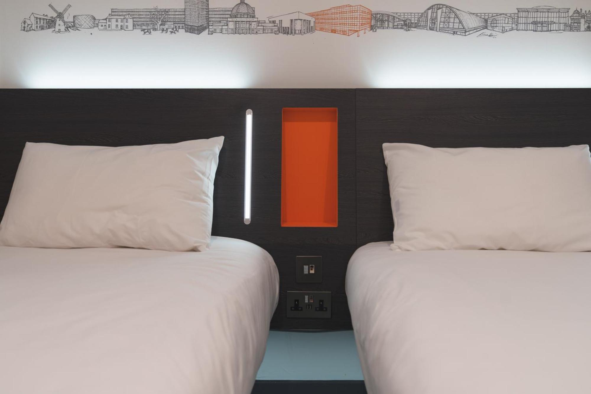 Easyhotel 3*