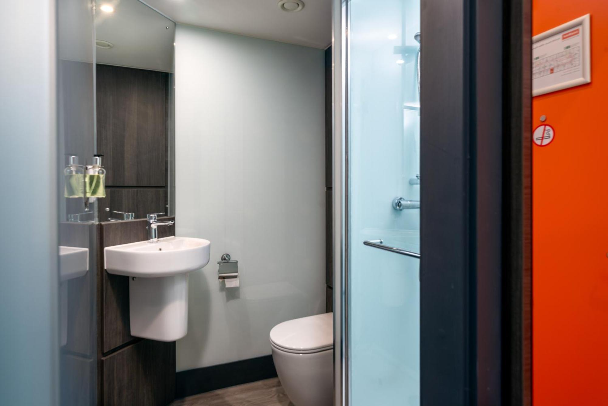 Hotel Easyhotel 3*