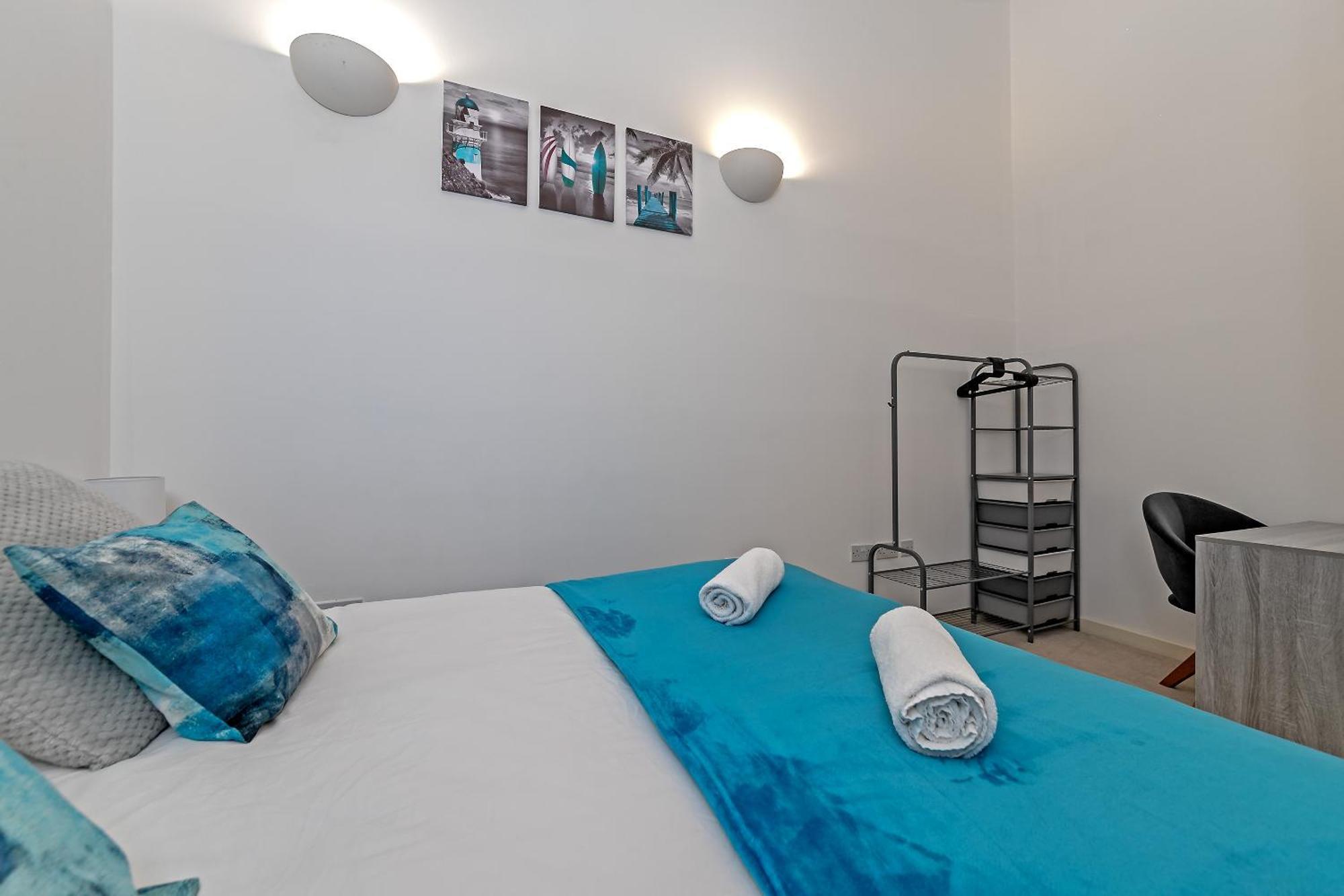 Urban Oasis: Stylish 2-bedroom With Patio Near City Centre * Milton Keynes