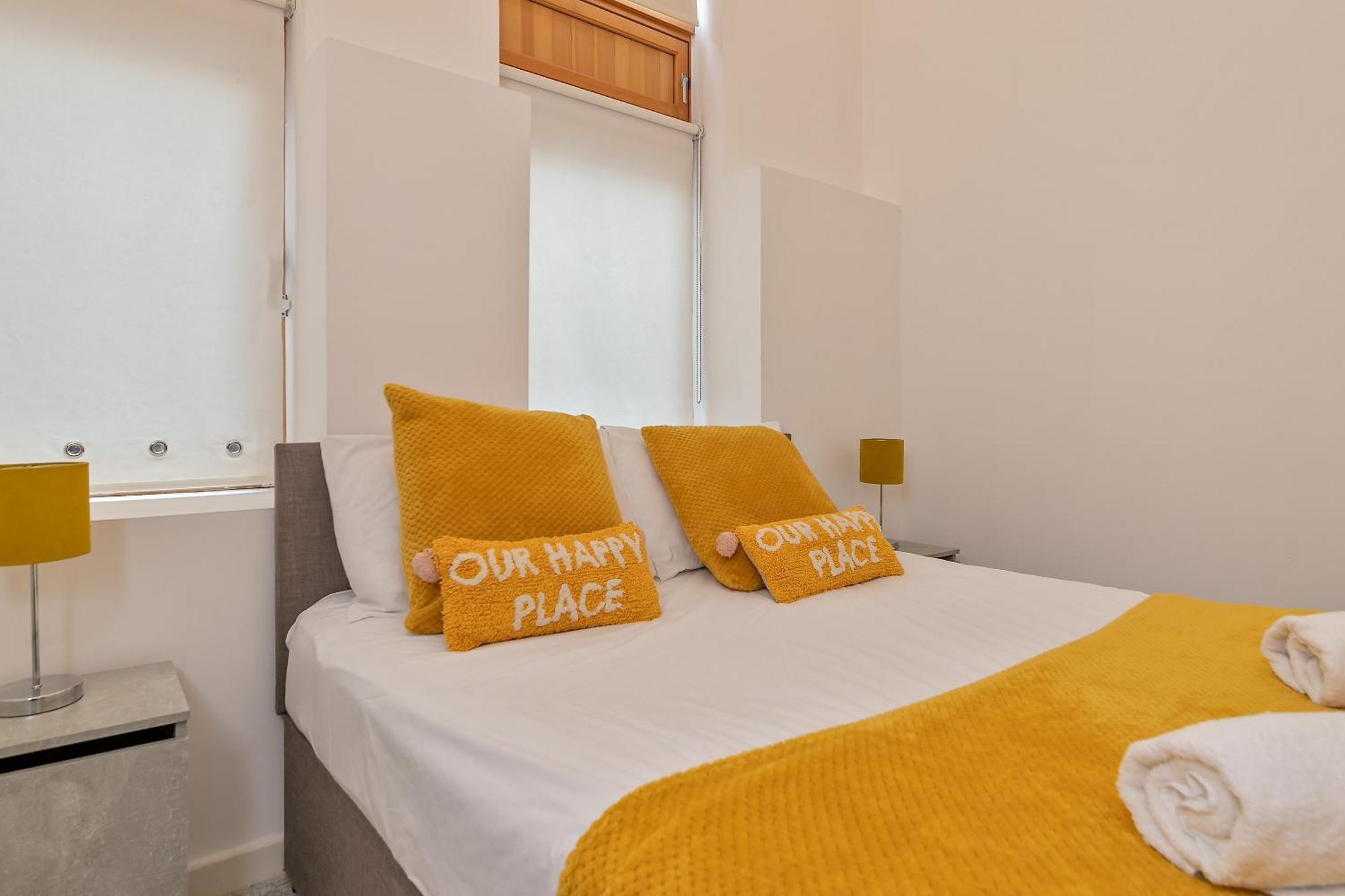 Apartment Urban Oasis: Stylish 2-bedroom With Patio Near City Centre Milton Keynes