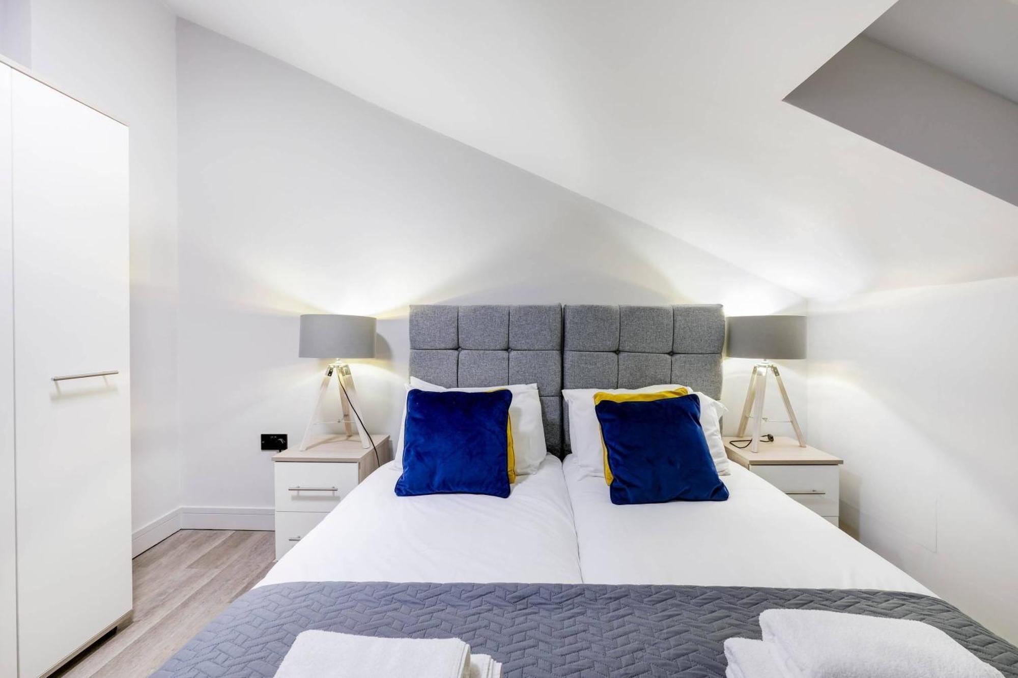 Apartment Infra Mews: Versatile For Extended *