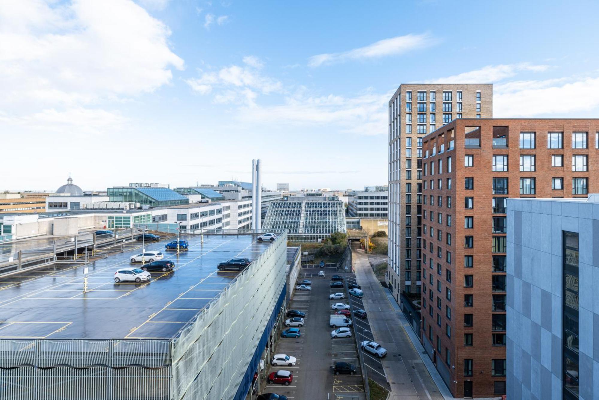 Brightleap Centre: Stylish Home-away With Smart Amenities Apartment Milton Keynes