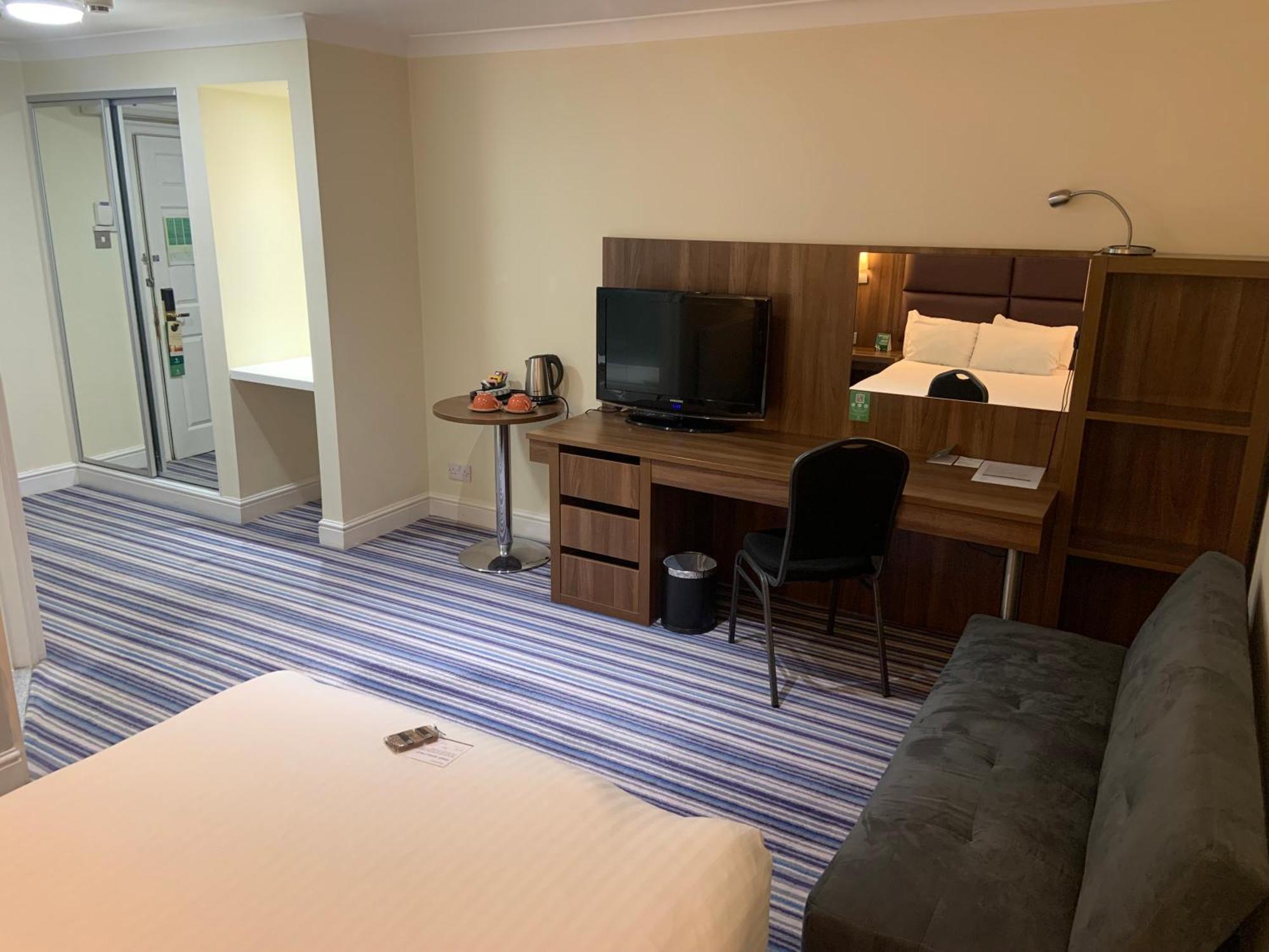 Holiday East M1 Junc 14 By Ihg 4* Milton Keynes