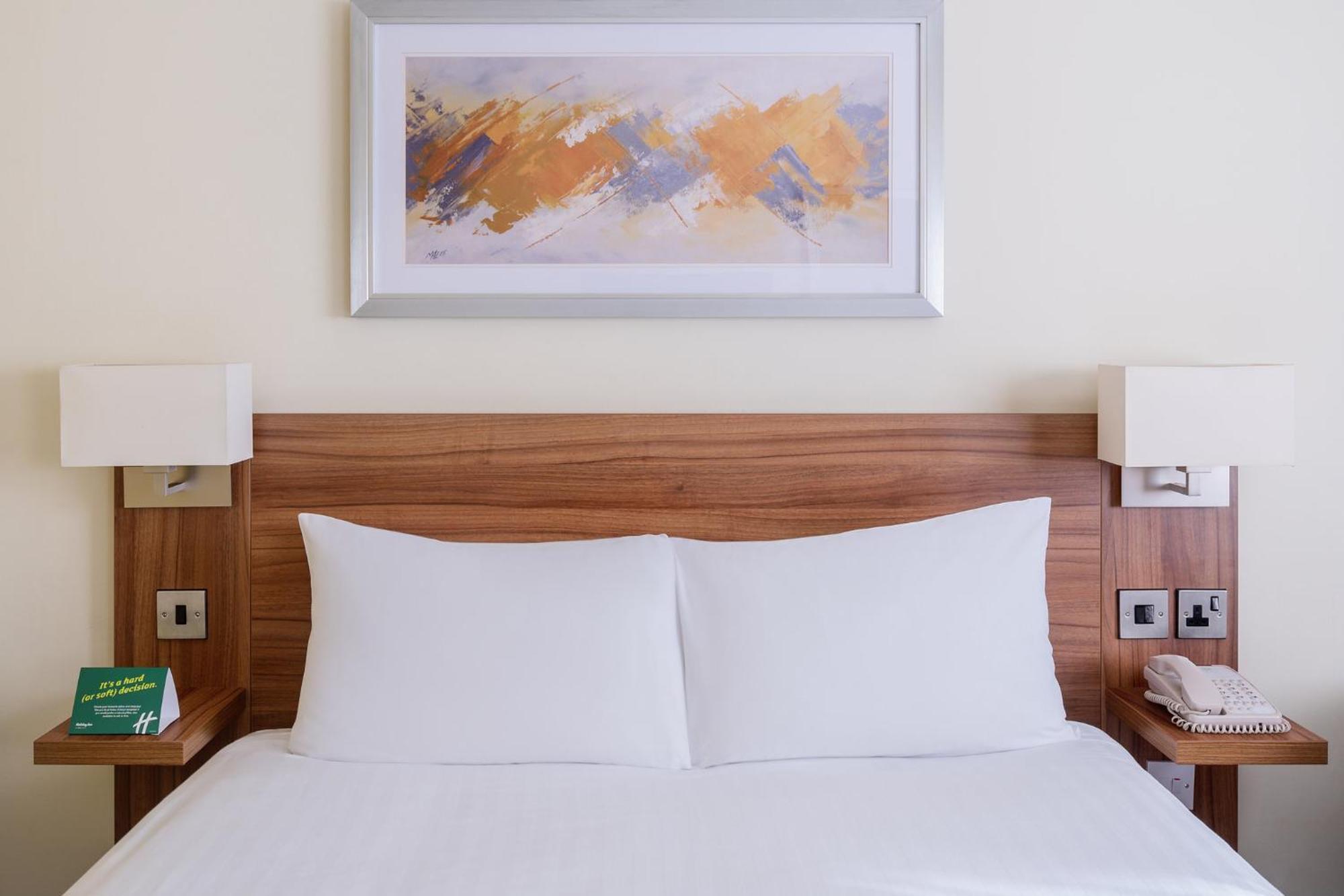 Holiday East M1 Junc 14 By Ihg 4* Milton Keynes