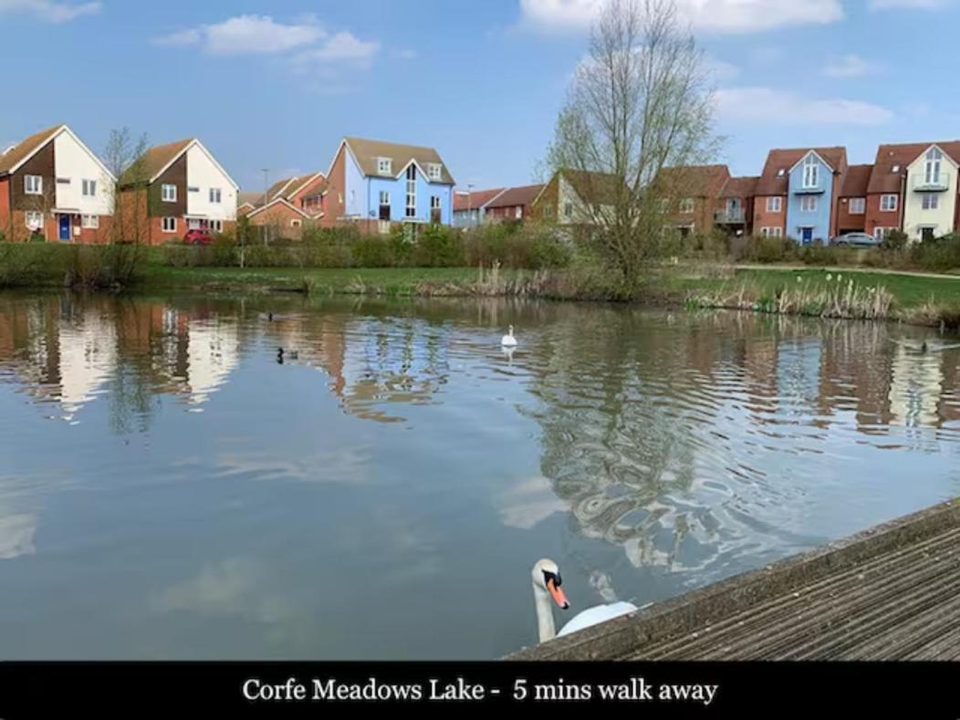 Centre Retreat: 4br Smart With Free Parking *