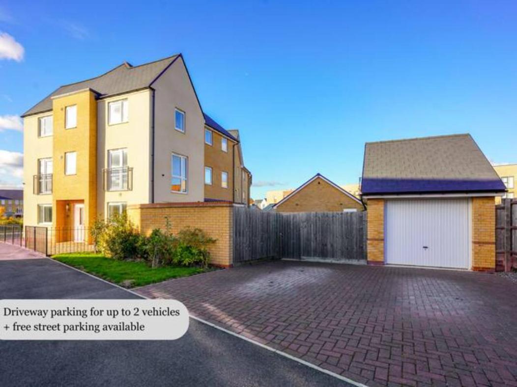 Holiday home Centre Retreat: 4br Smart With Free Parking