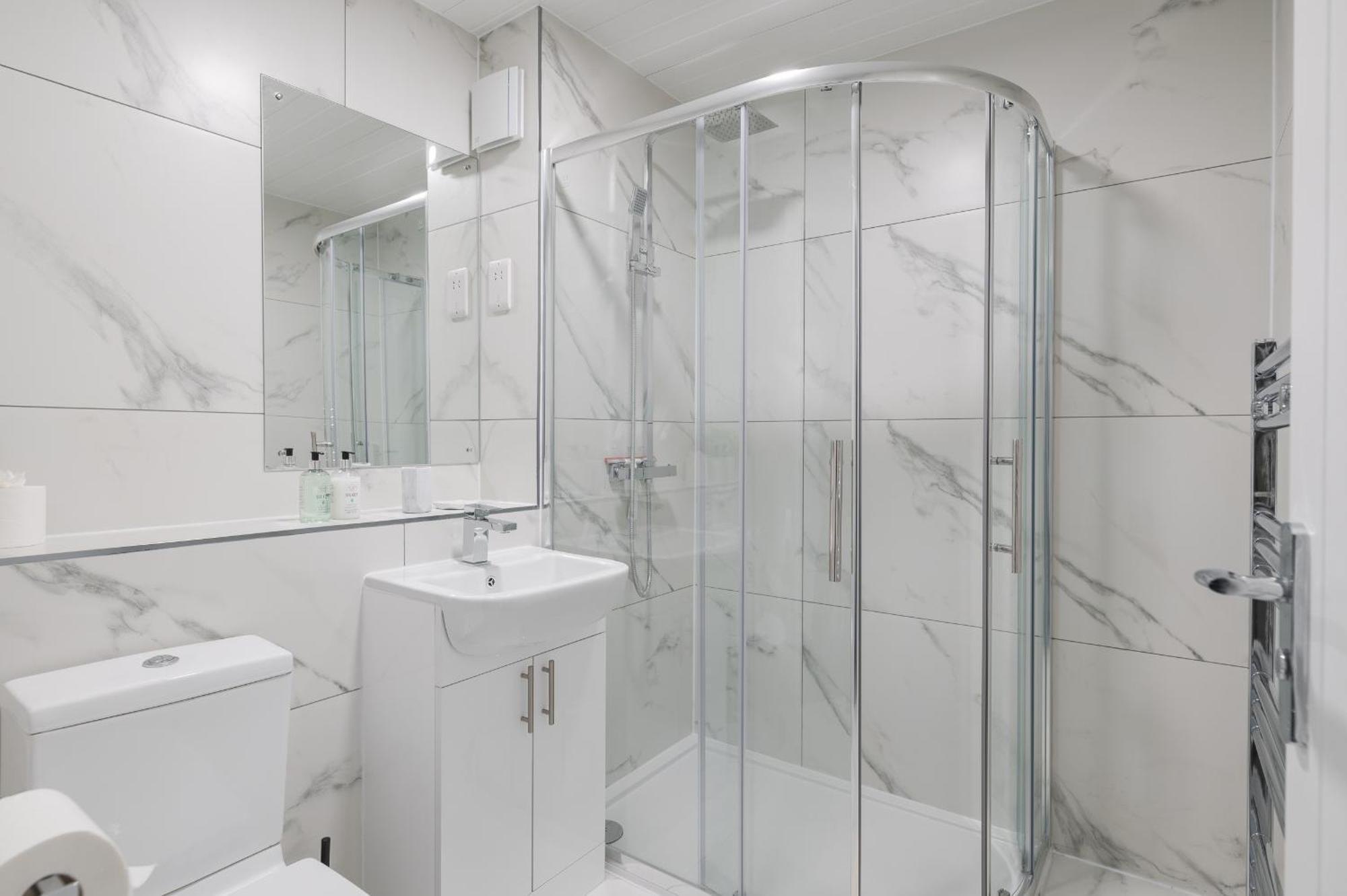 4bed Perfect For Contractors & Long By Valore Services Milton Keynes