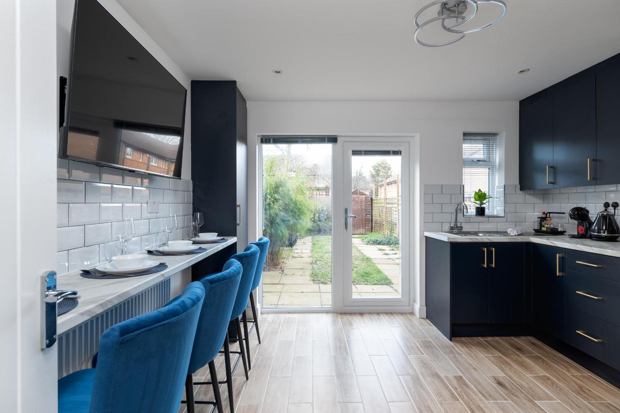 4bed Perfect For Contractors & Long By Valore Services Holiday home