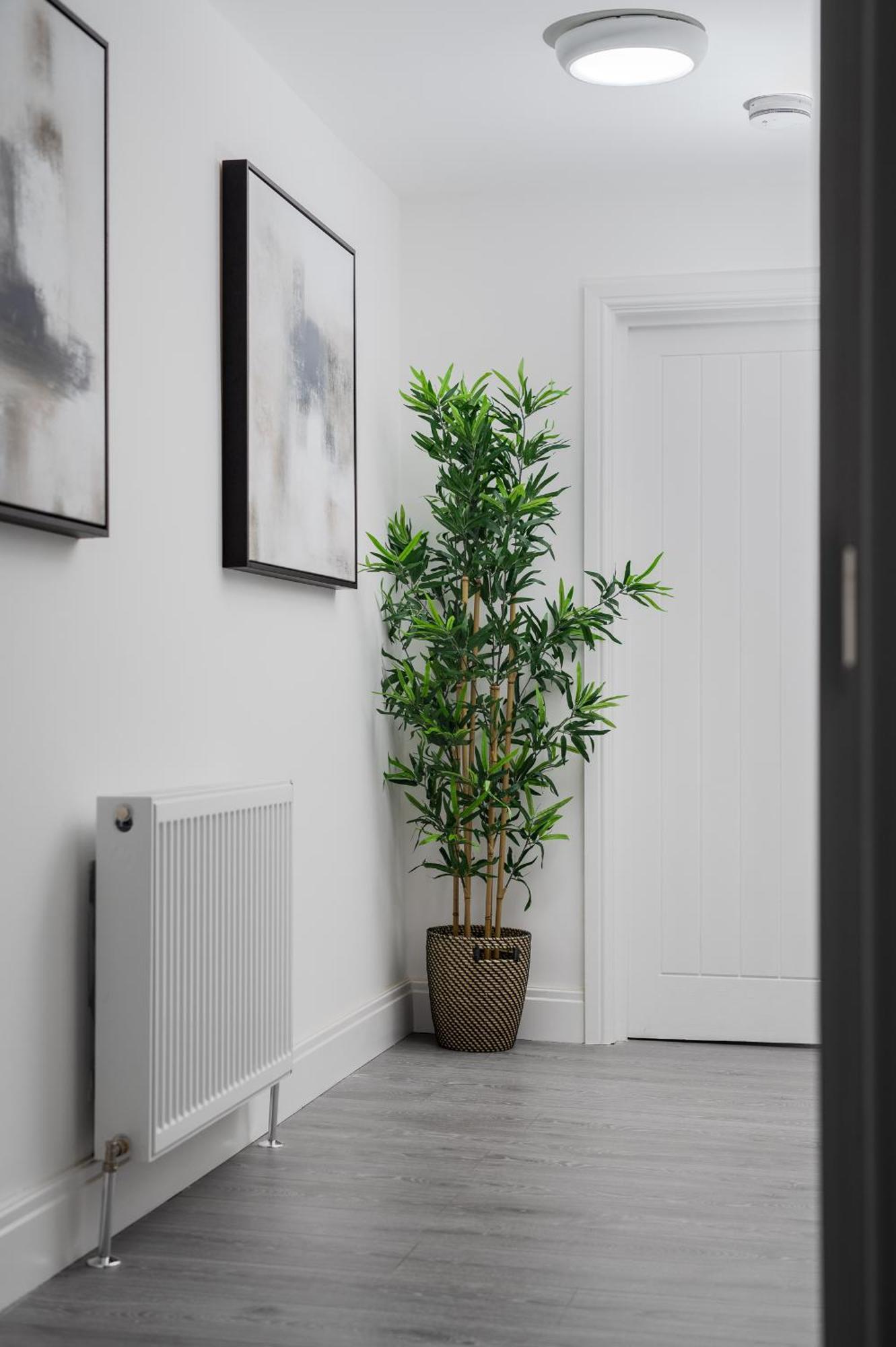 4bed Perfect For Contractors & Long By Valore Services * Milton Keynes