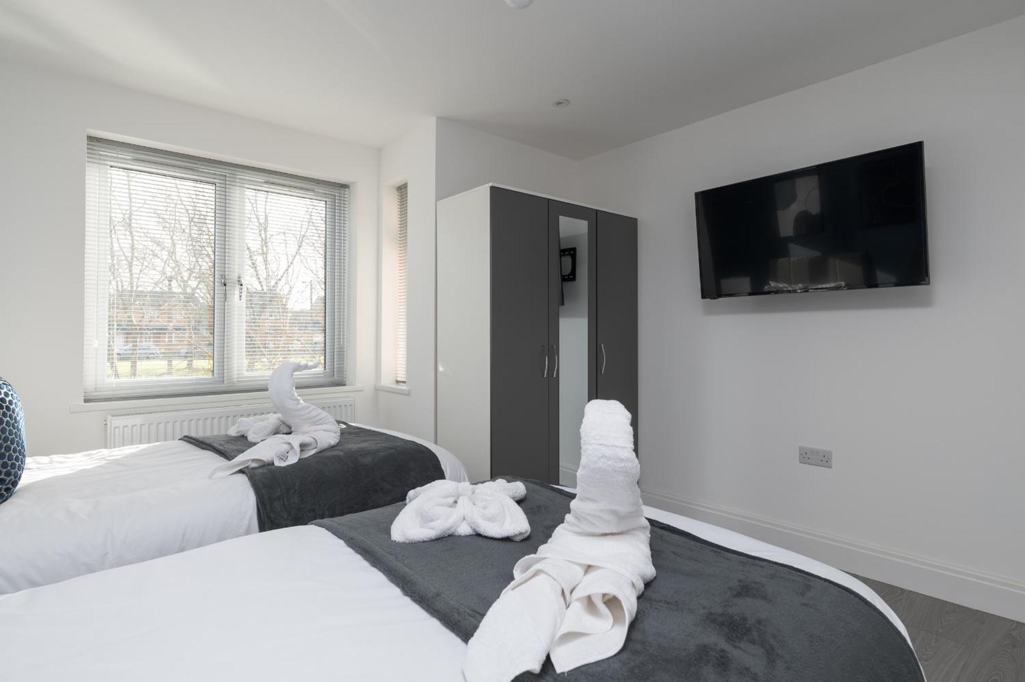 4bed Perfect For Contractors & Long By Valore Services *