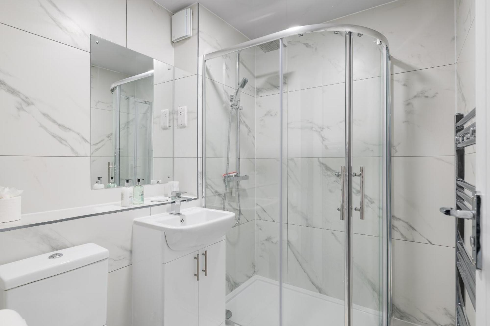 Holiday home 4bed Perfect For Contractors & Long By Valore Services *