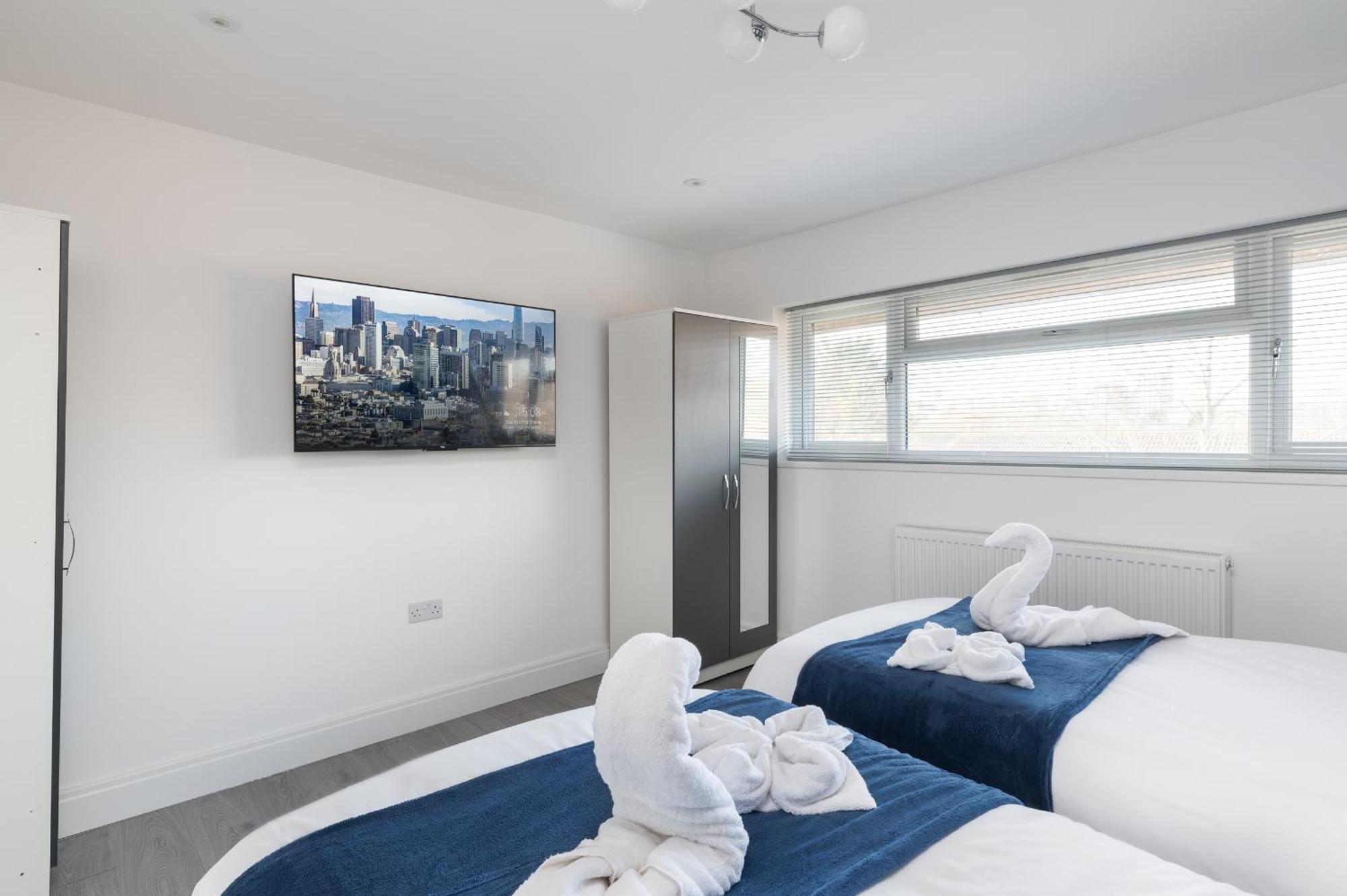 4bed Perfect For Contractors & Long By Valore Services