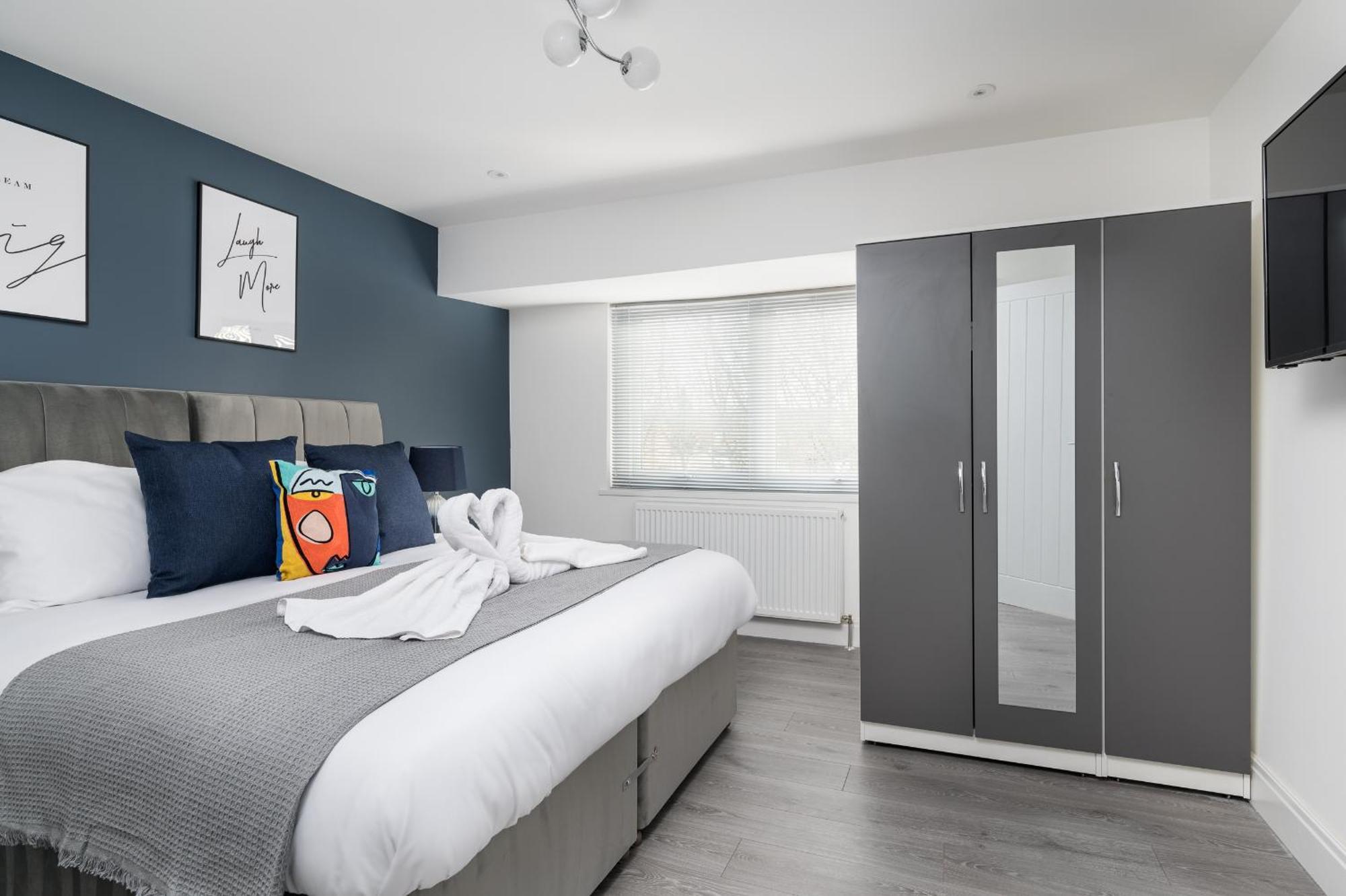 4bed Perfect For Contractors & Long By Valore Services * Milton Keynes