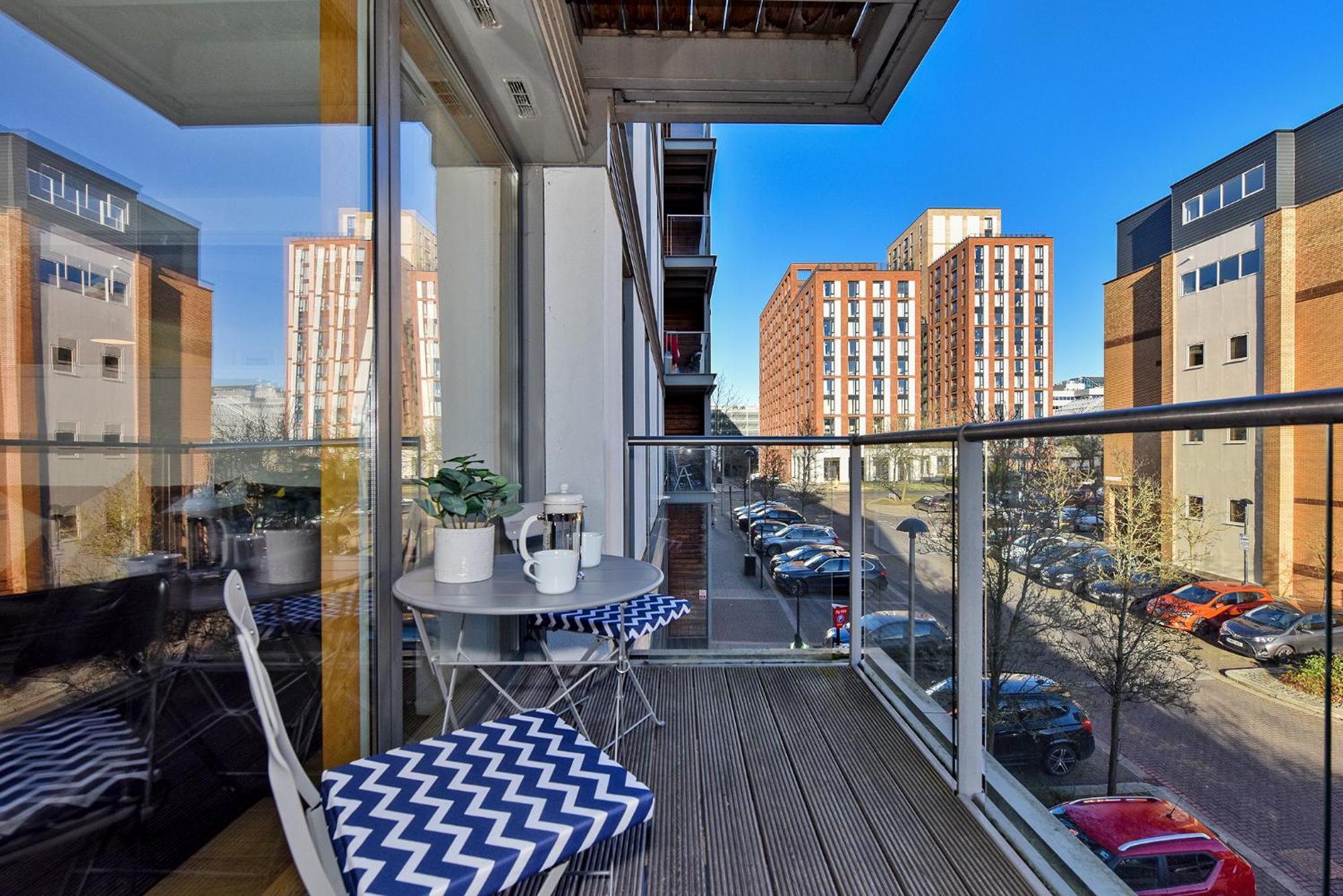 The Vizion Serviced From Pincott - Free Parking, Private Balcony, And Wifi Apartamento