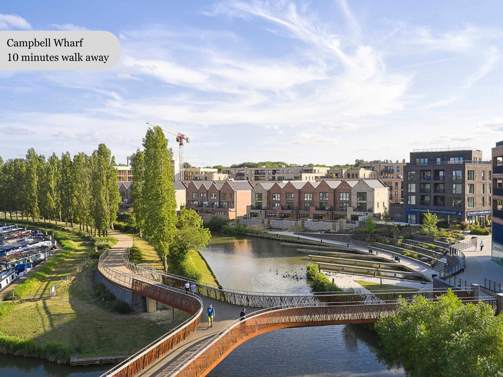 Luxury Mk Apartment: Smart Living With Parking & Balcony Apartment Milton Keynes