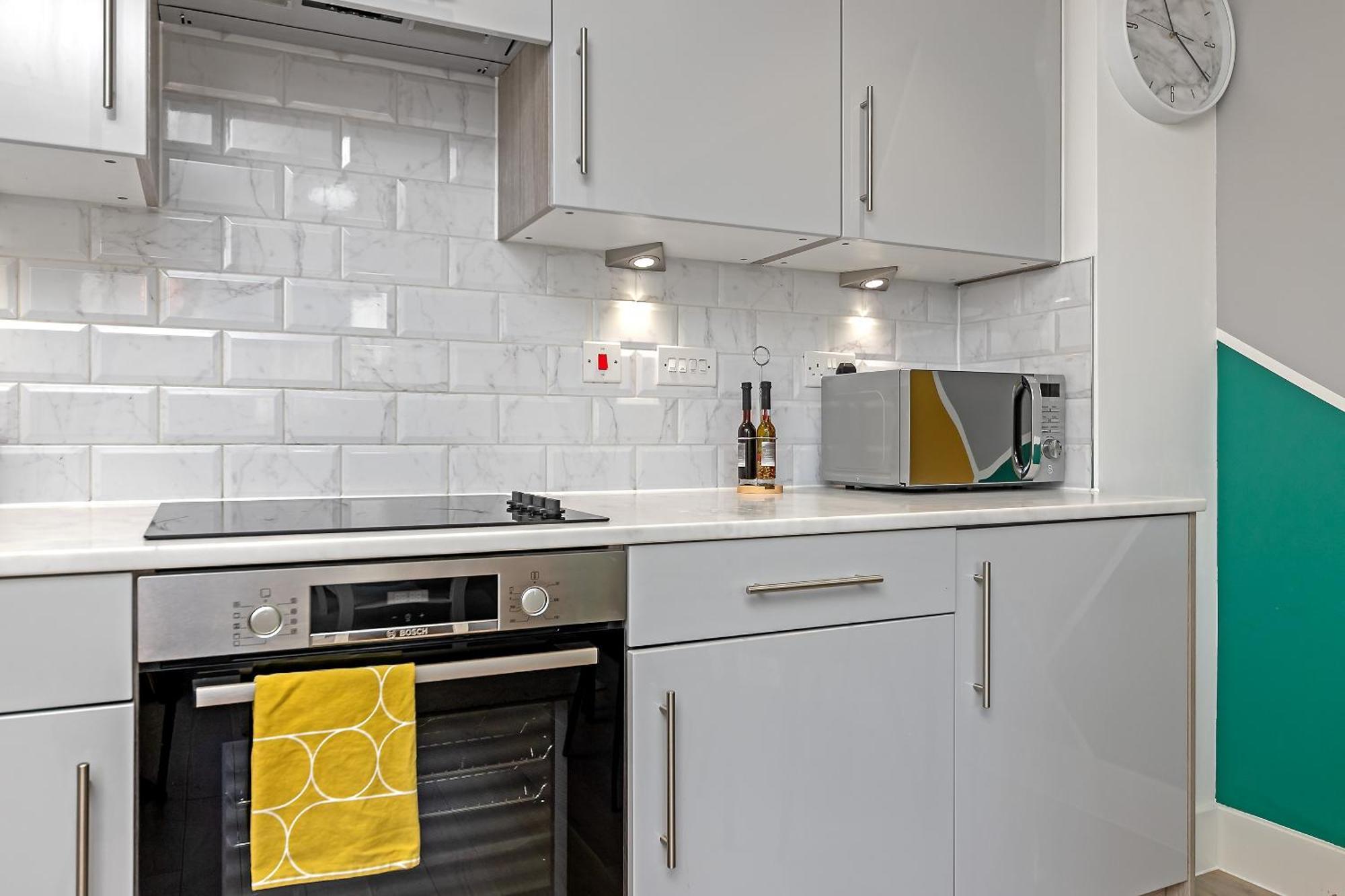 Luxurious Mk City Apartment- Walk To Train Station, Smart Tv With Netflix, Disney Plus & Prime!