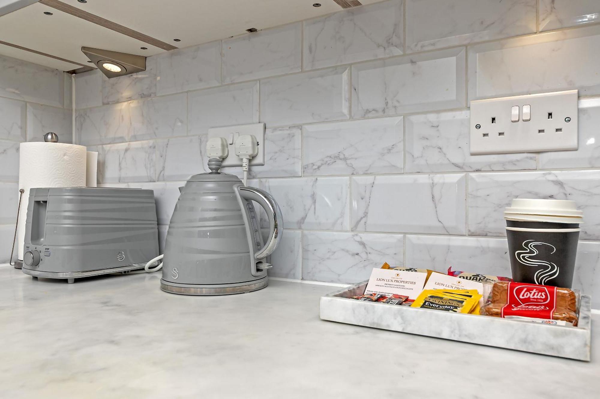 Luxurious Mk City Apartment- Walk To Train Station, Smart Tv With Netflix, Disney Plus & Prime! * Milton Keynes