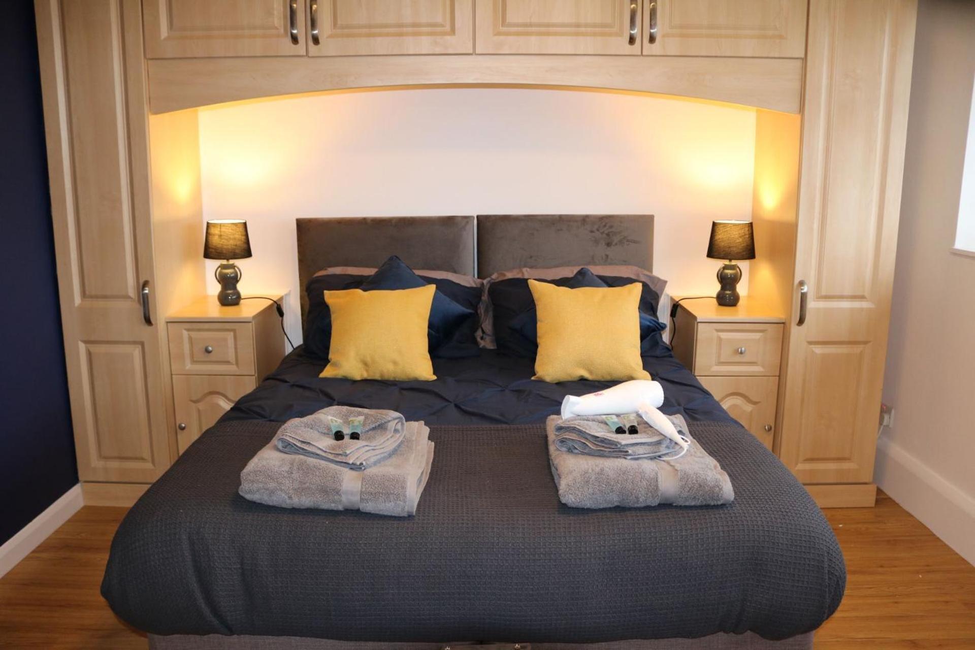 Stylish Townhouse-central Location-great Discoun S * Milton Keynes
