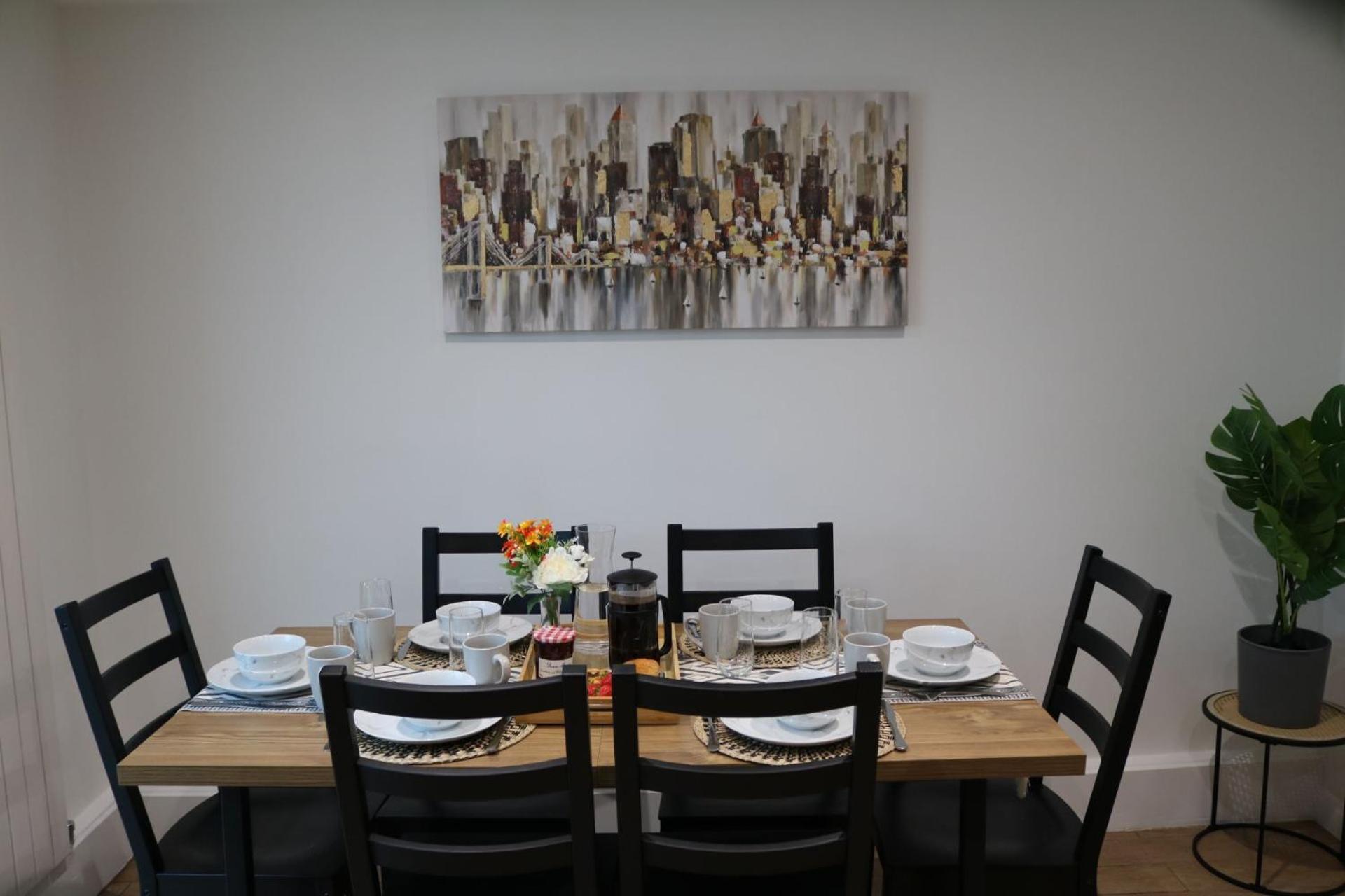 Stylish Townhouse-central Location-great Discoun S Homestay Milton Keynes