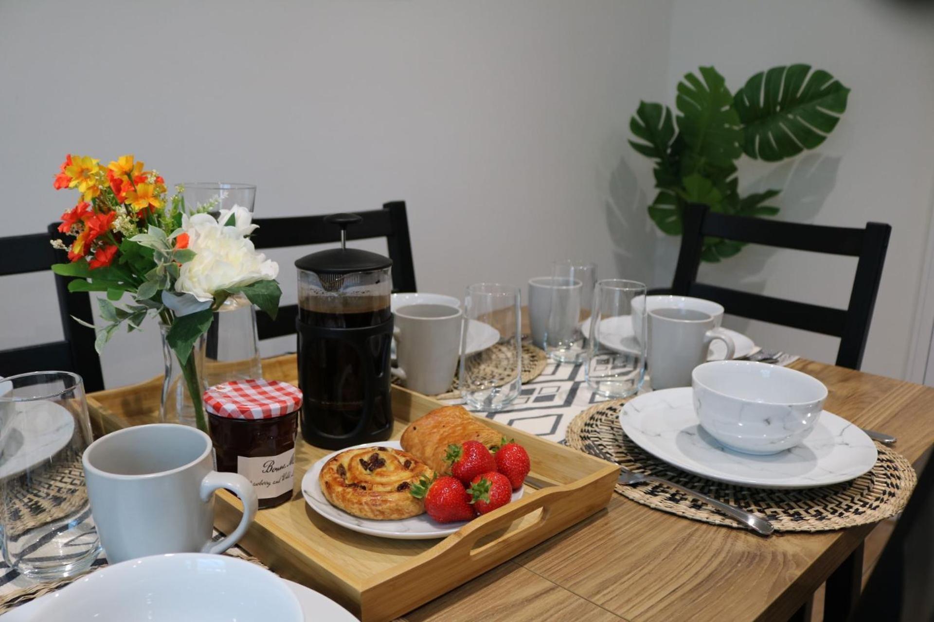 Homestay Stylish Townhouse-central Location-great Discoun S Milton Keynes