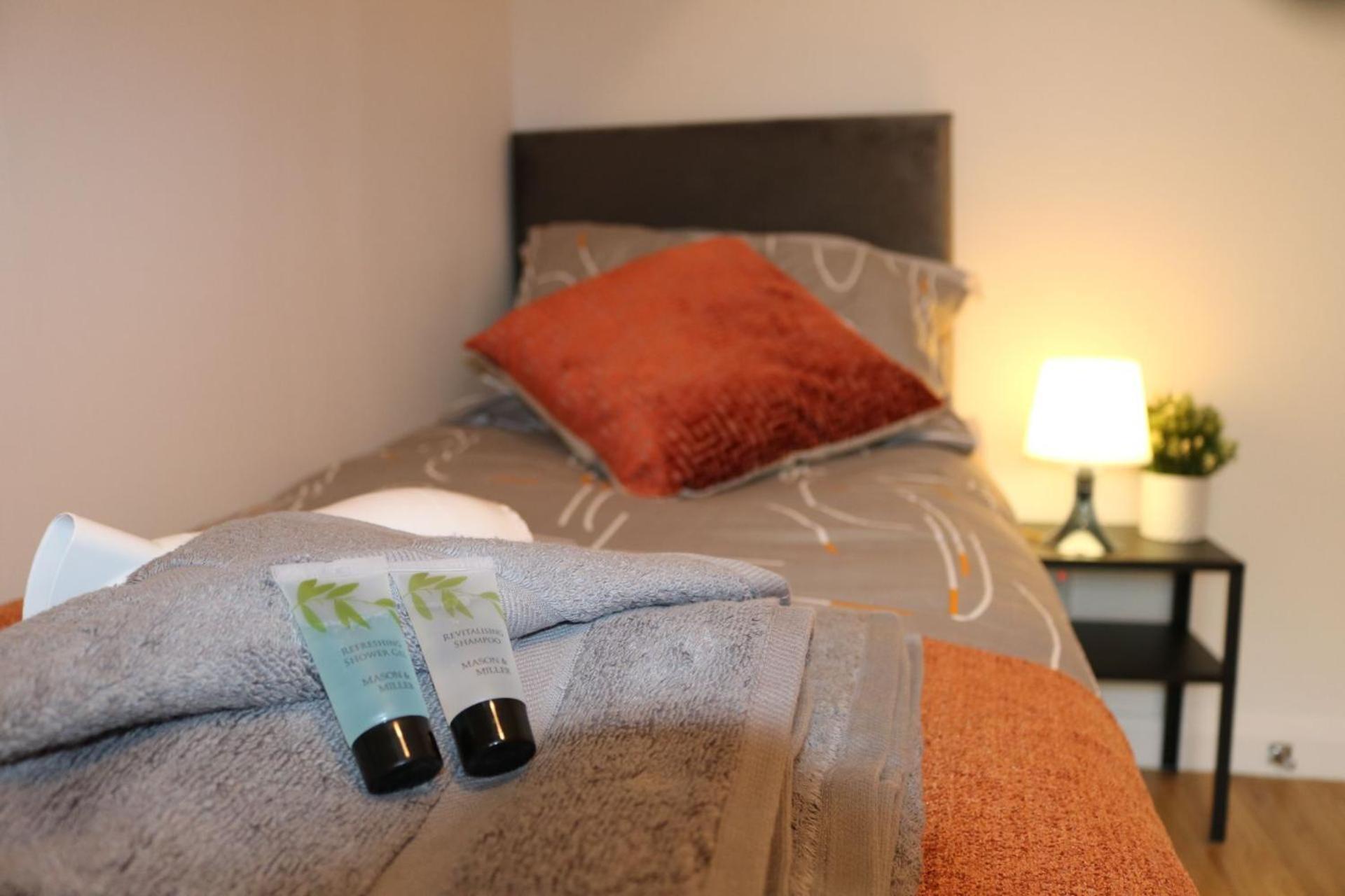 Stylish Townhouse-central Location-great Discoun S *
