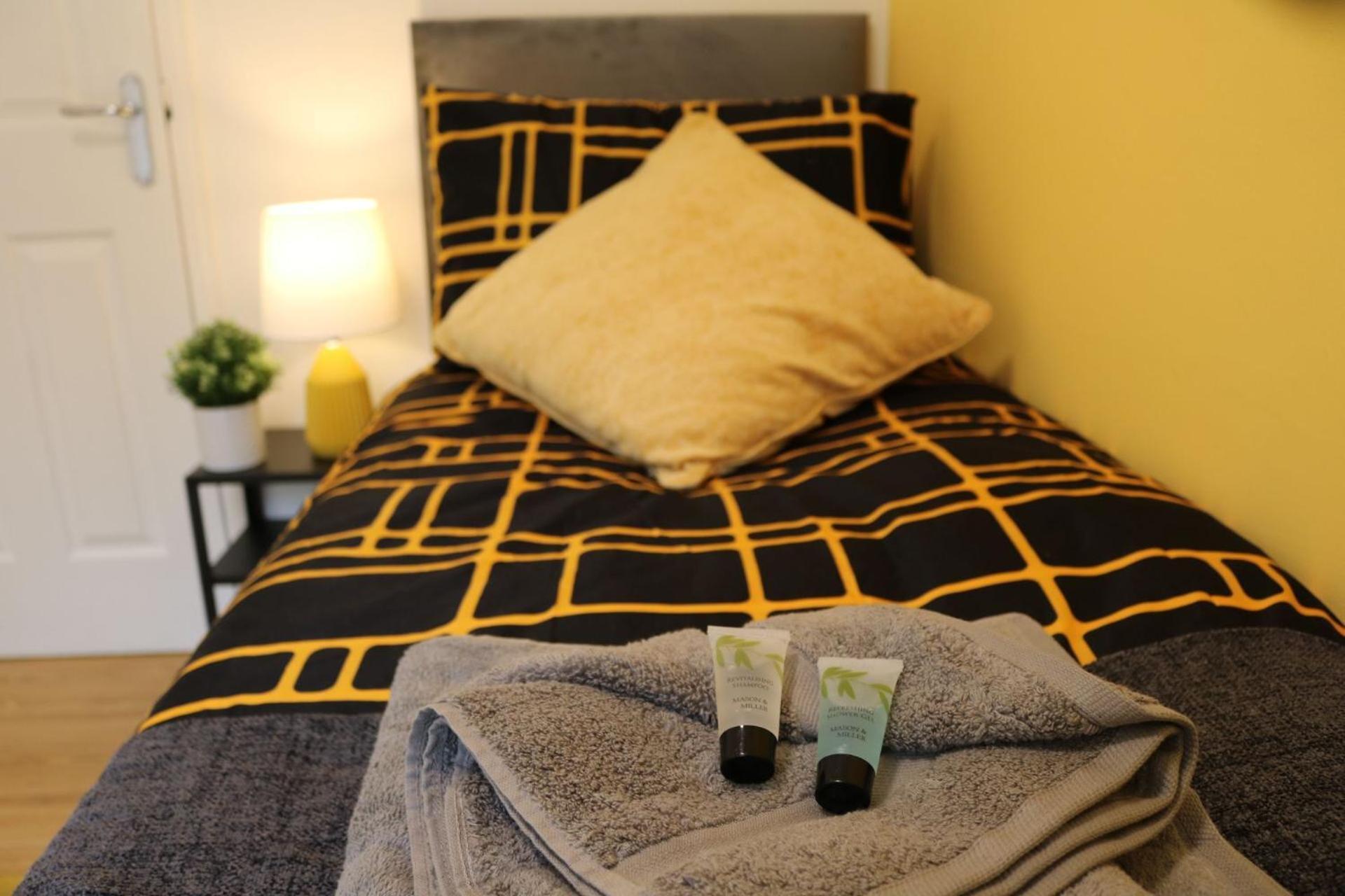 Homestay Stylish Townhouse-central Location-great Discoun S