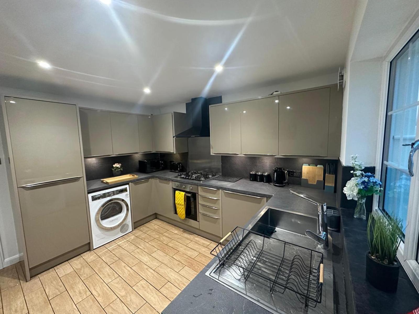 Homestay Stylish Townhouse-central Location-great Discoun S *