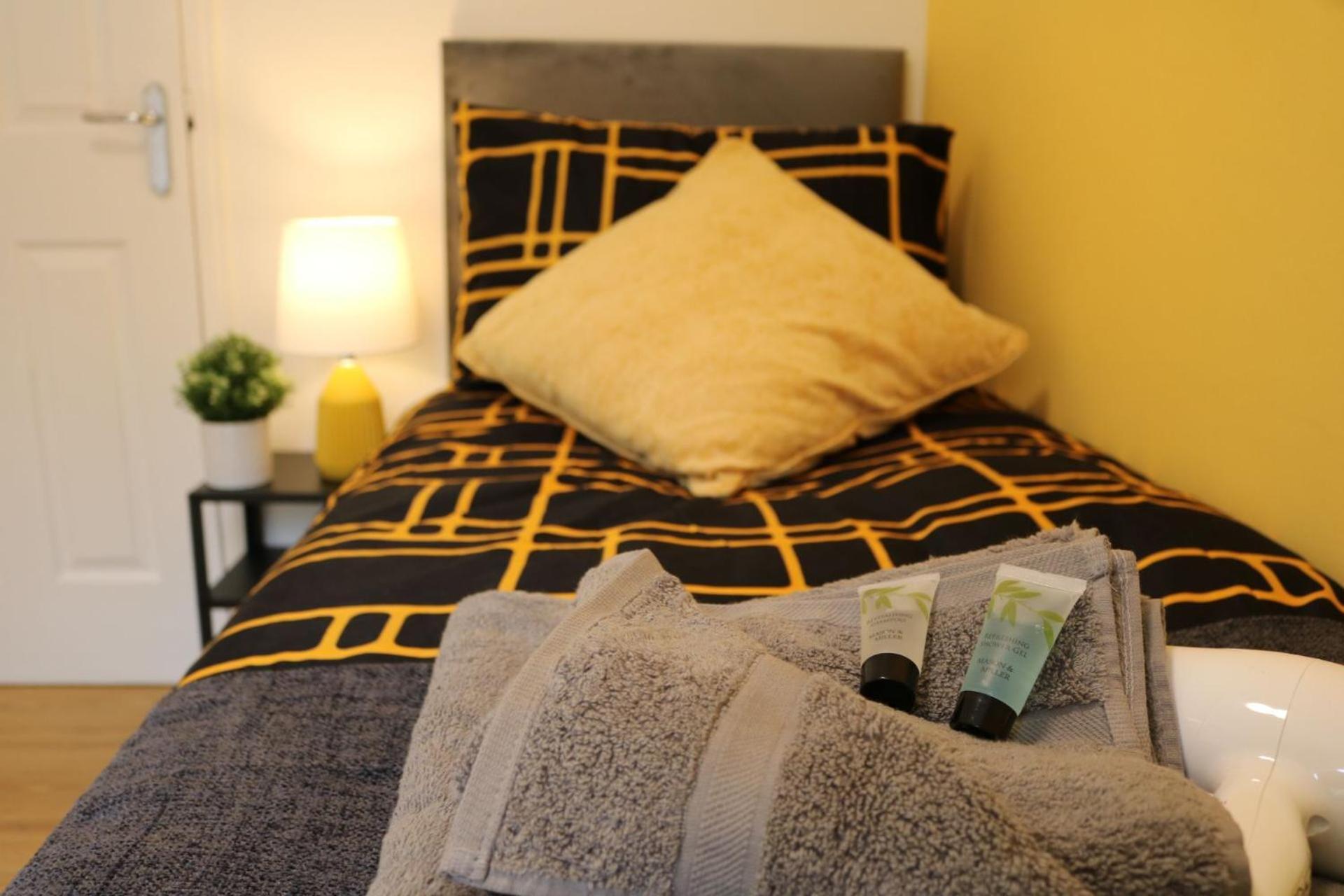 Stylish Townhouse-central Location-great Discoun S Homestay *
