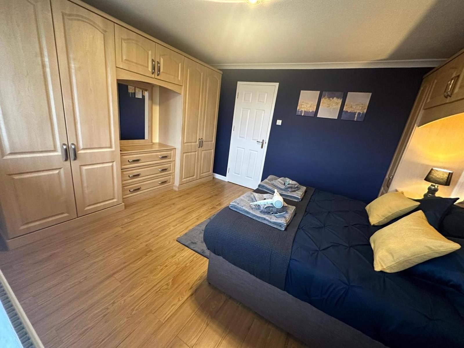 Stylish Townhouse-central Location-great Discoun S Homestay