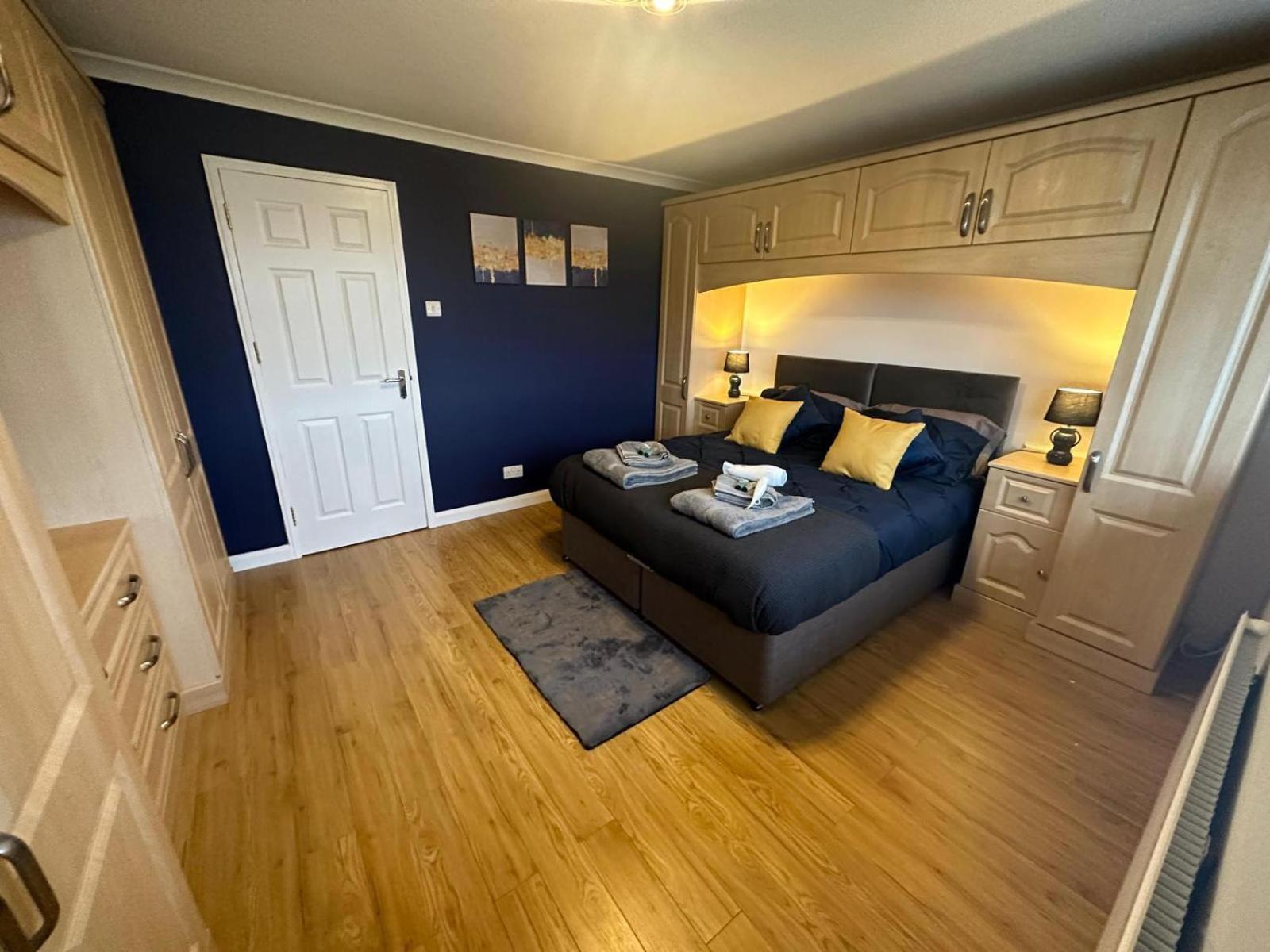 Stylish Townhouse-central Location-great Discoun S Homestay Milton Keynes