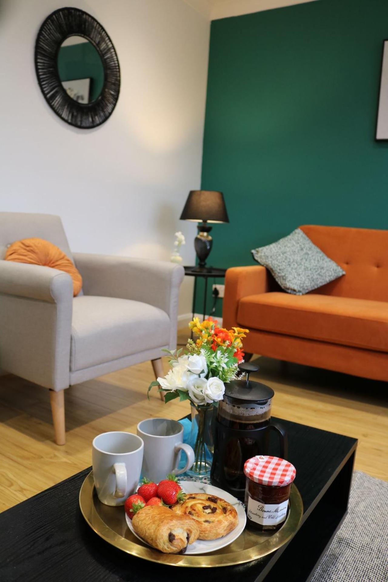 Homestay Stylish Townhouse-central Location-great Discoun S Milton Keynes