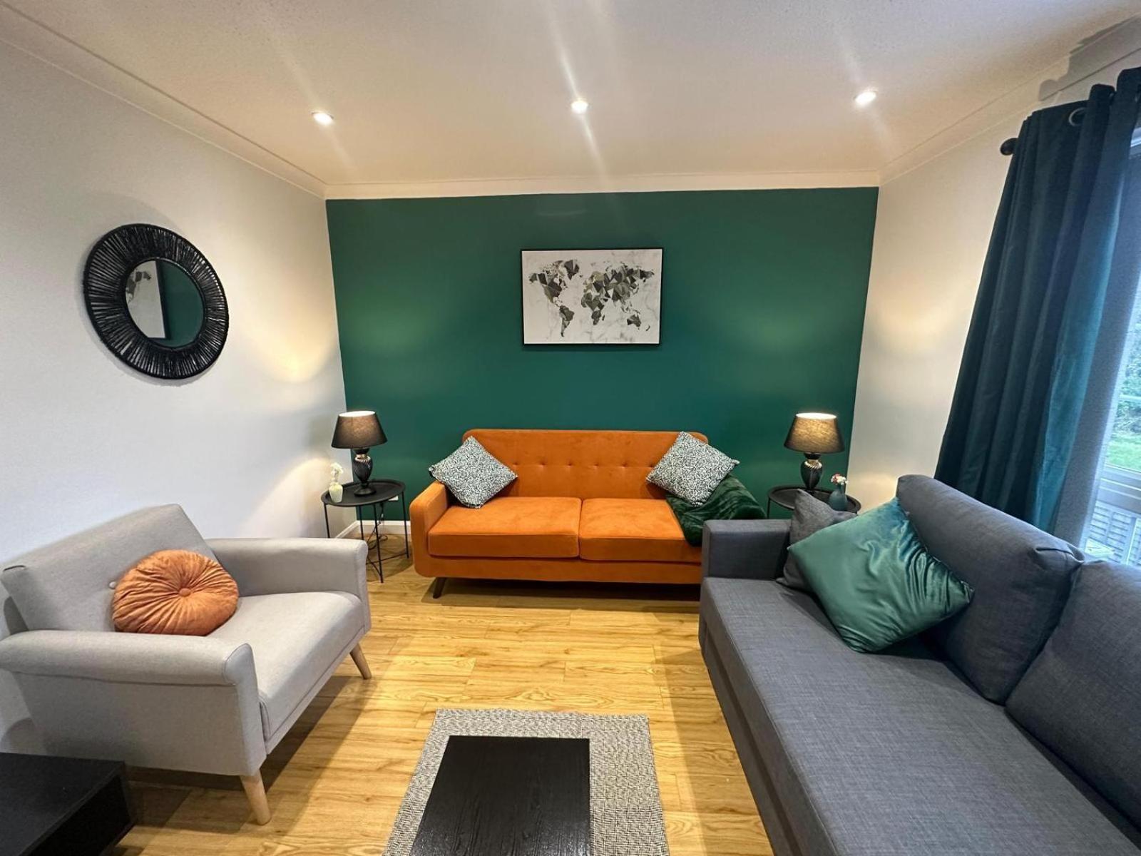 Stylish Townhouse-central Location-great Discoun S Homestay *