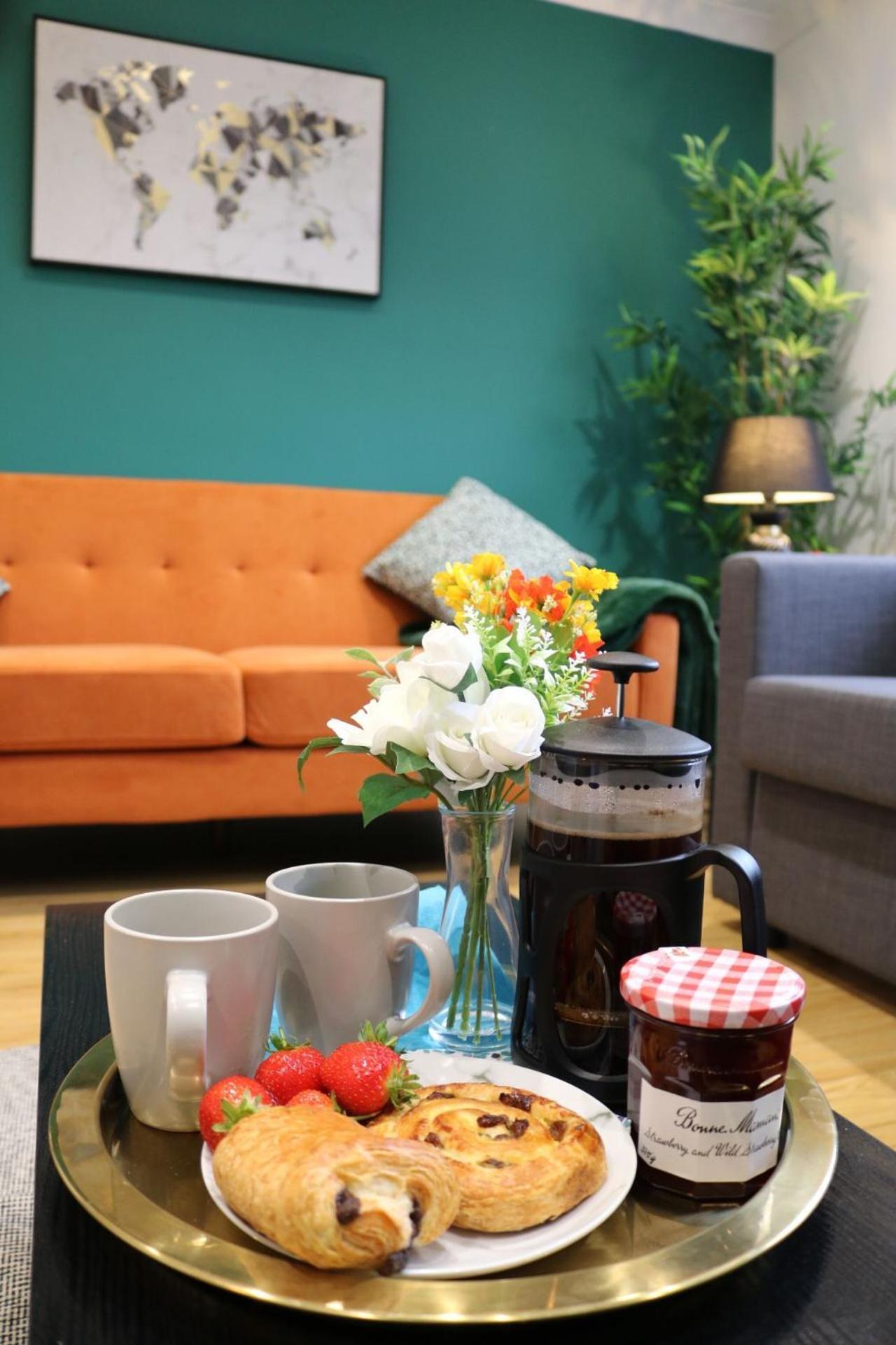 Homestay Stylish Townhouse-central Location-great Discoun S Milton Keynes