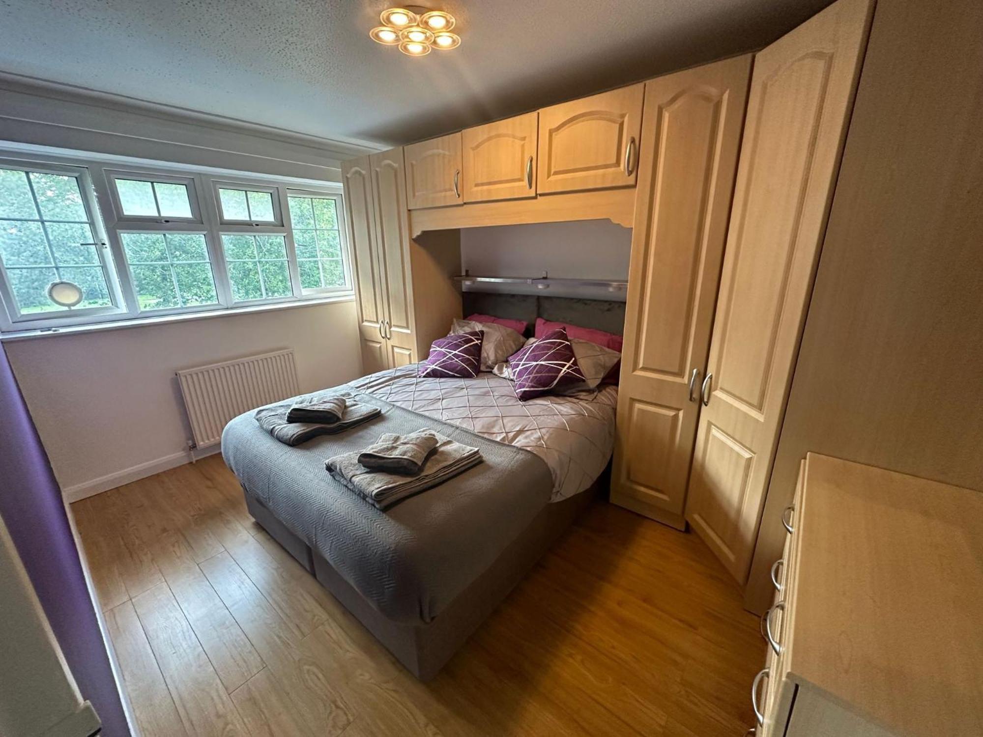 Stylish Townhouse-central Location-great Discoun S Homestay