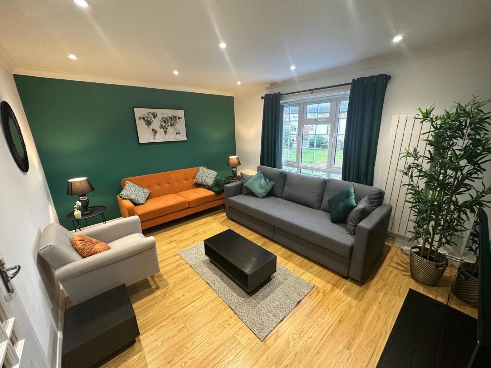 Homestay Stylish Townhouse-central Location-great Discoun S Milton Keynes