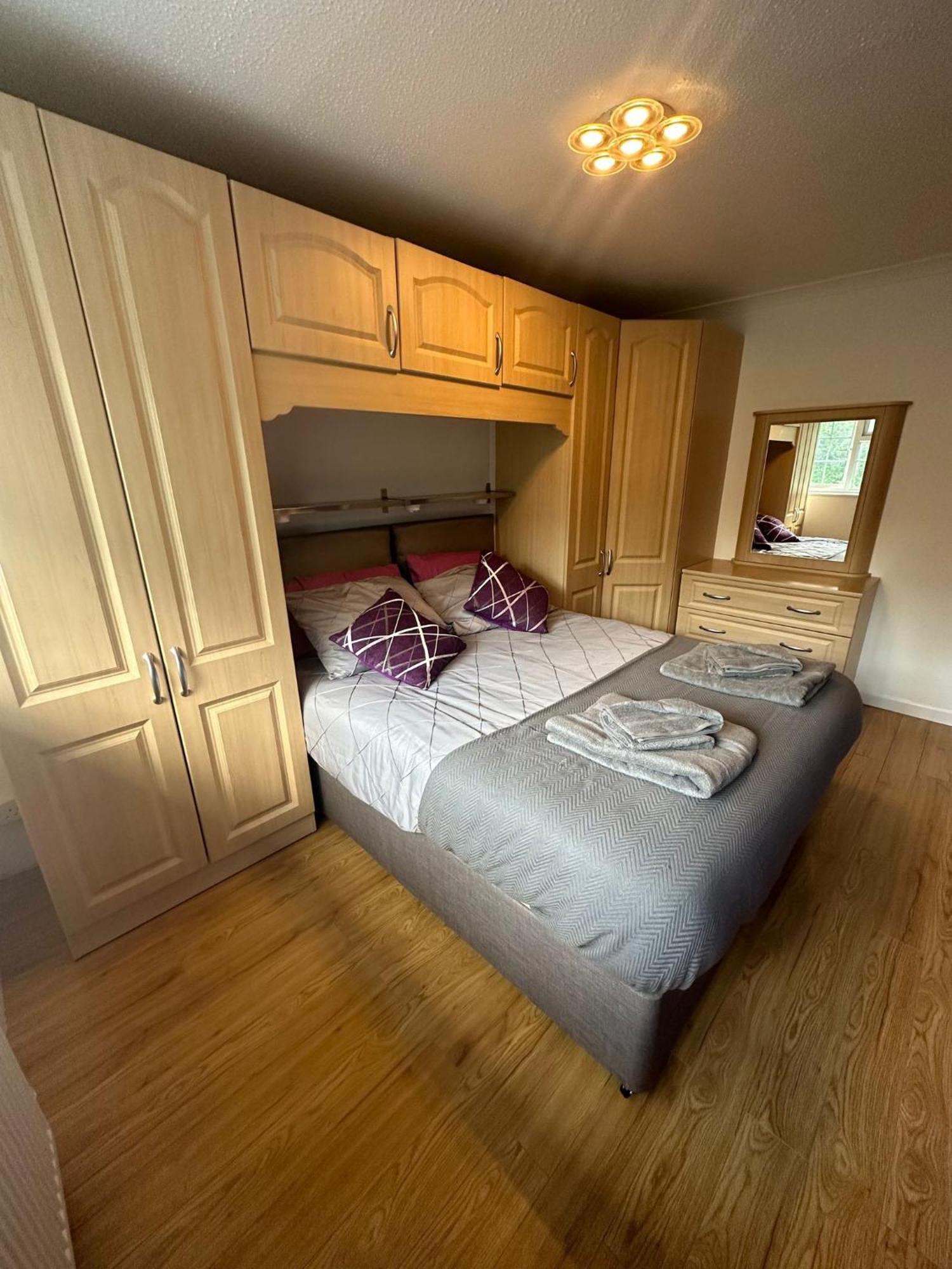 Stylish Townhouse-central Location-great Discoun S *