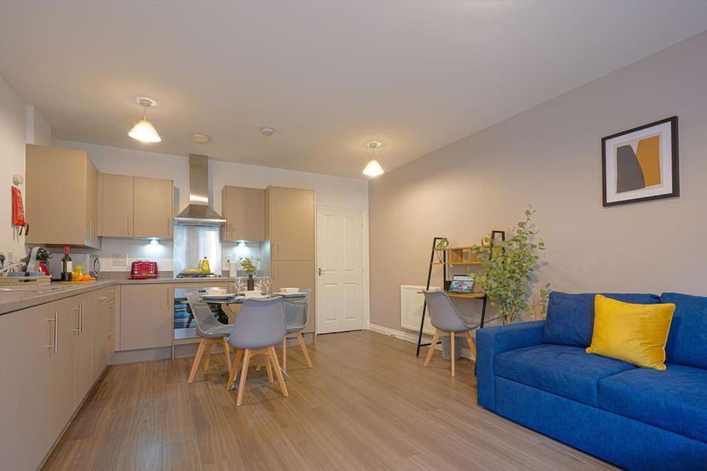 Luxury Campbell Park Apartments: Mk Balcony Milton Keynes