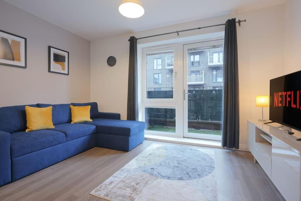 Luxury Campbell Park Apartments: Mk Balcony Apartment