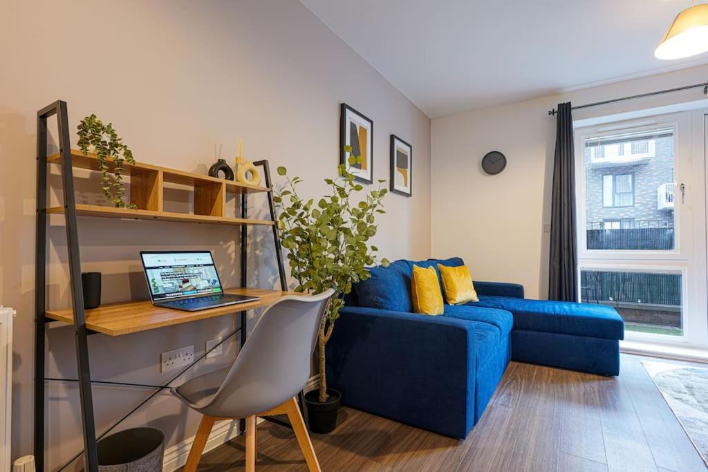Apartment Luxury Campbell Park Apartments: Mk Balcony *