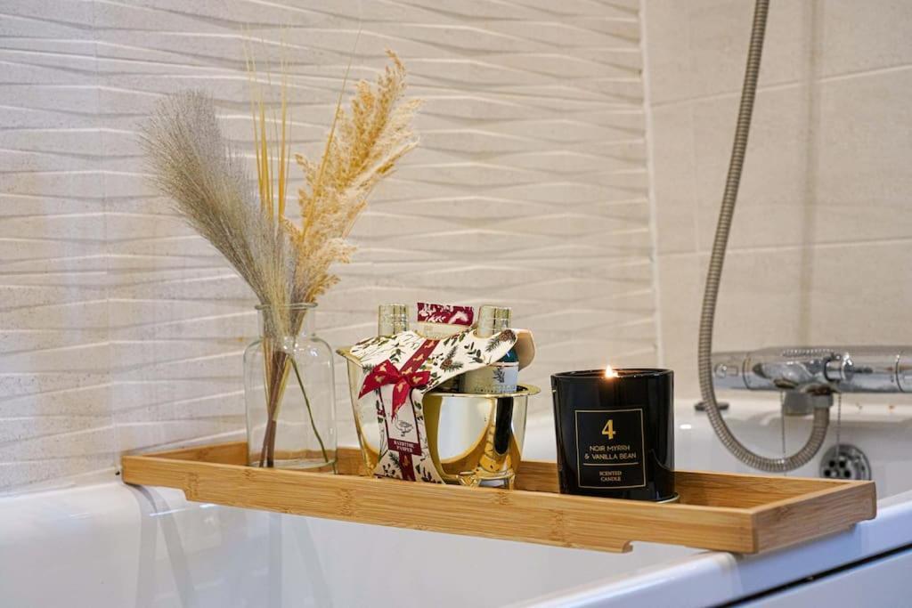 Luxury Campbell Park Apartments: Mk Balcony *