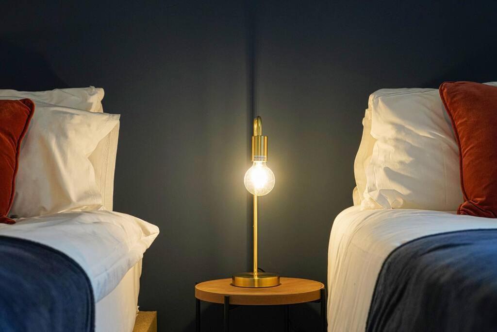 Luxury Campbell Park Apartments: Mk Balcony Apartment *
